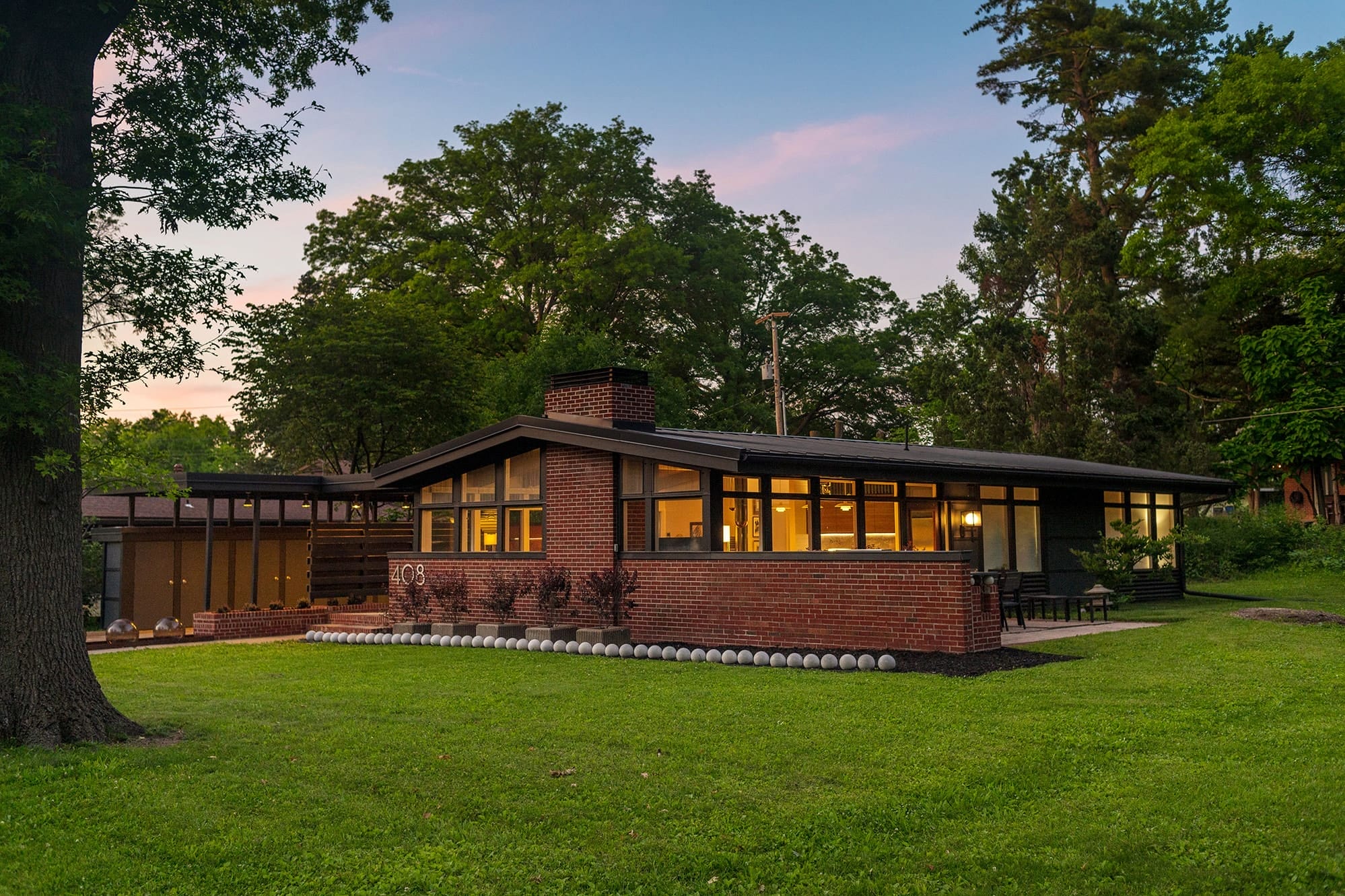 Modern mid century house discount